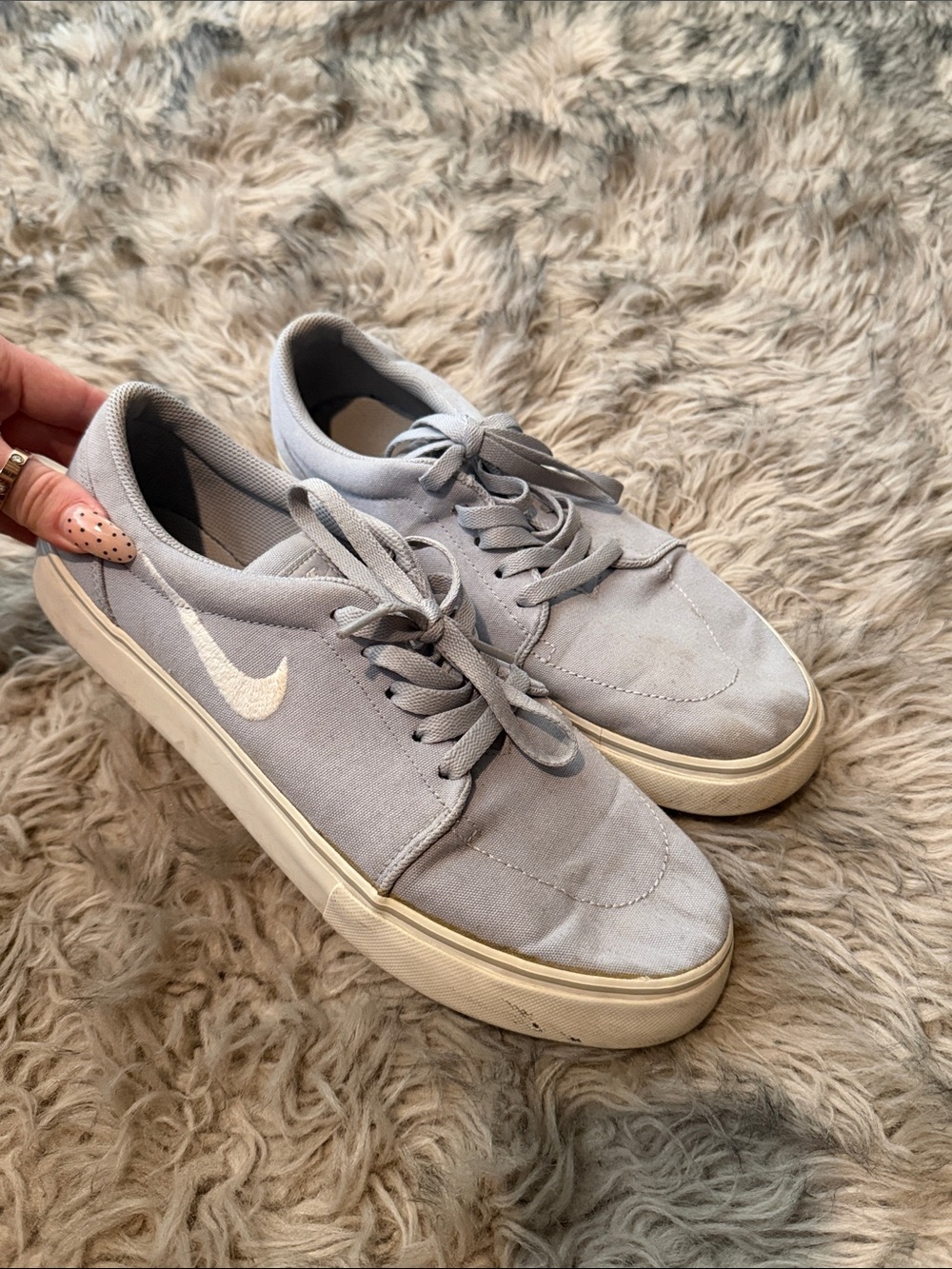 Nike Men’s Light Gray Canvas Skate Sneakers with White Swoosh